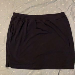 Navy Skort 1X 18-20 with side pockets.